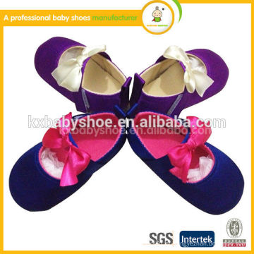 Sapatos de couro suaves para bebés de flor, sapatos de vestido de bebê PU, sapatos de andar de bebê de sola rígida